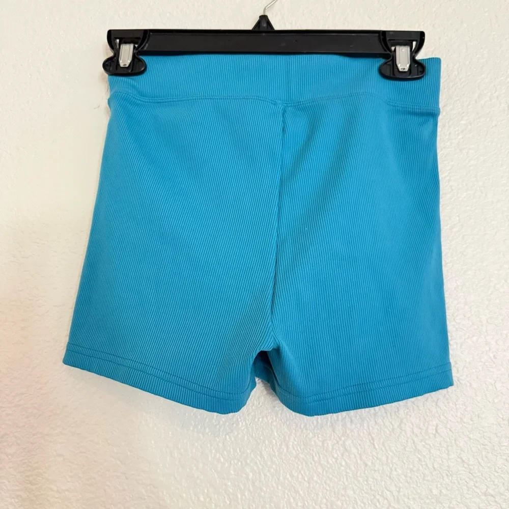 ALO yoga goddess ribbed high waist hot shorts - Picture 5 of 7